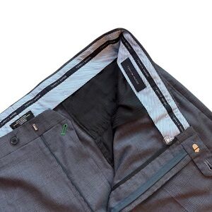 Tommy Hilfiger Dress Pants 40x32 gray slacks men’s bottoms workwear grid pattern